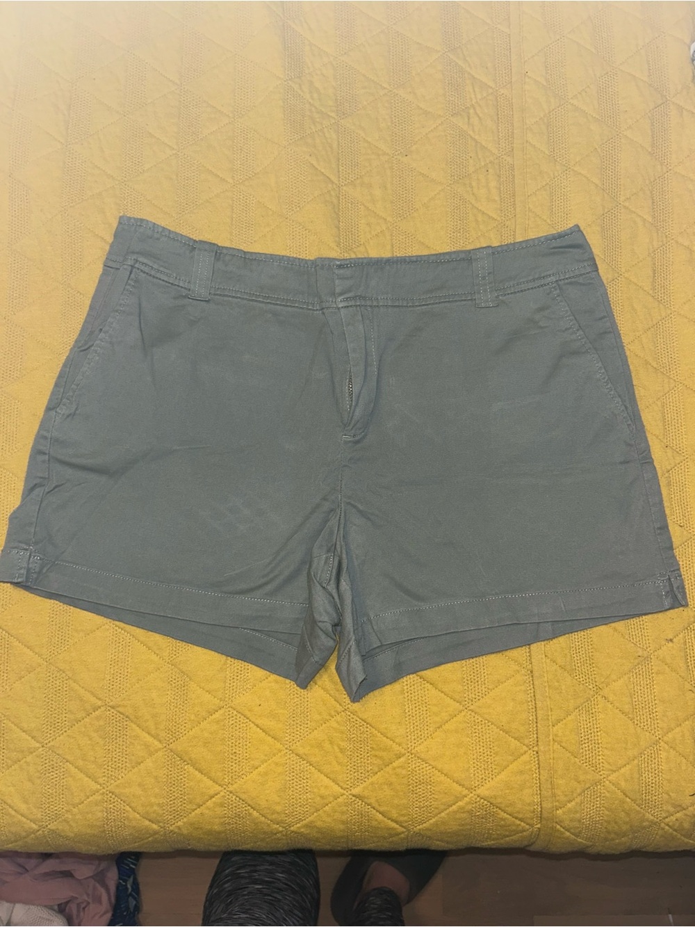 Women’s Soho New York & Company olive green shorts, size 12.